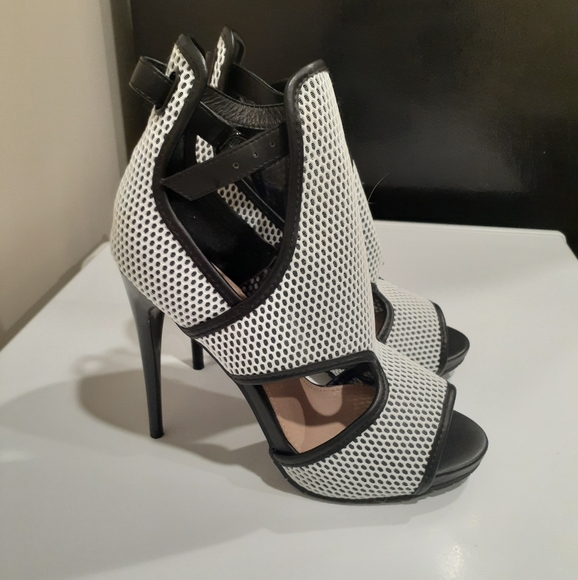 NWOB Steve Madden x Iggy Azalea Brixton Peep Toes! - Picture 2 of 9
